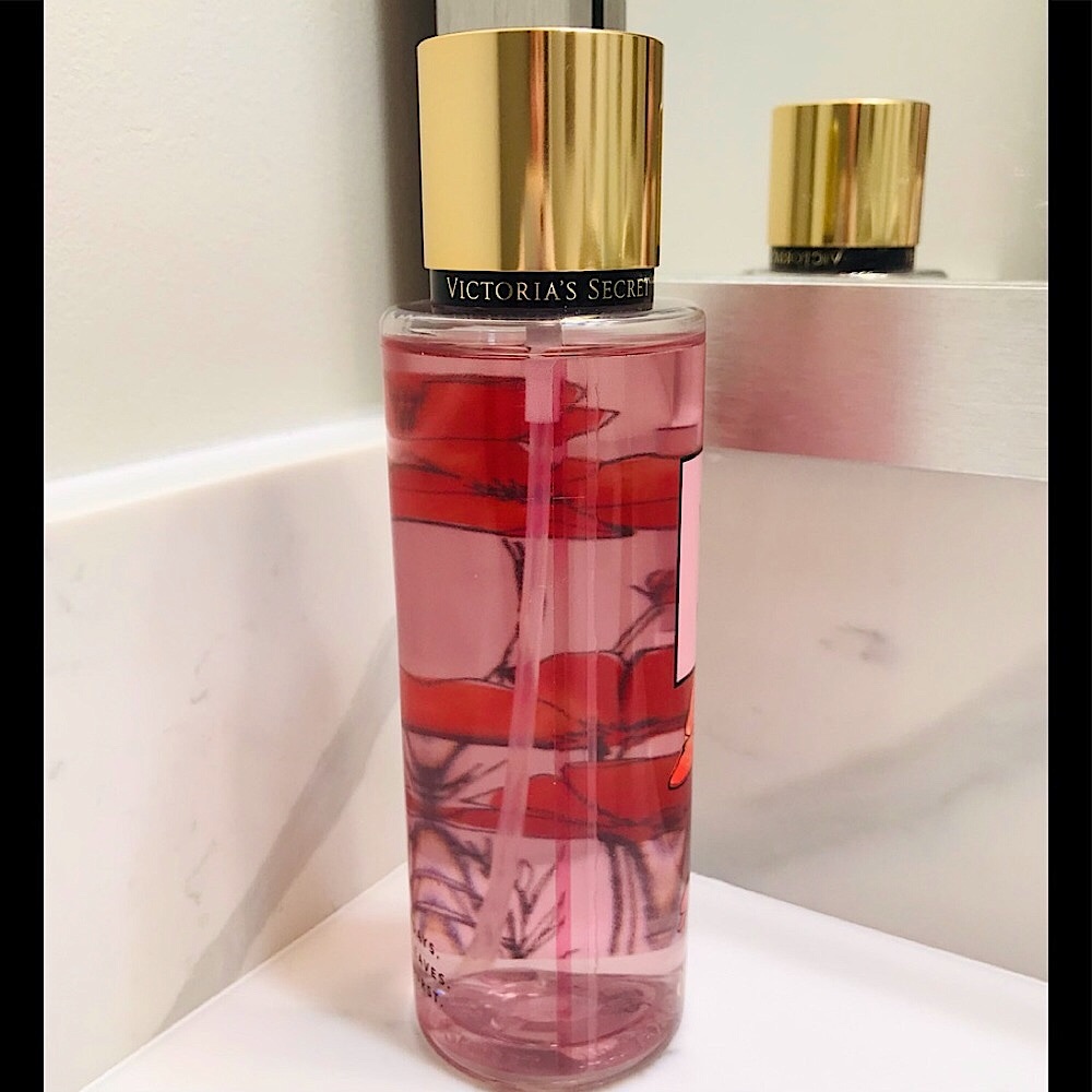 🆕🔥VICTORIA SECRET SPRAY MIST(SPRING POPPIES)SMELLS SUPER GOOD!FULL SIZE&NWT!! - Picture 3 of 10